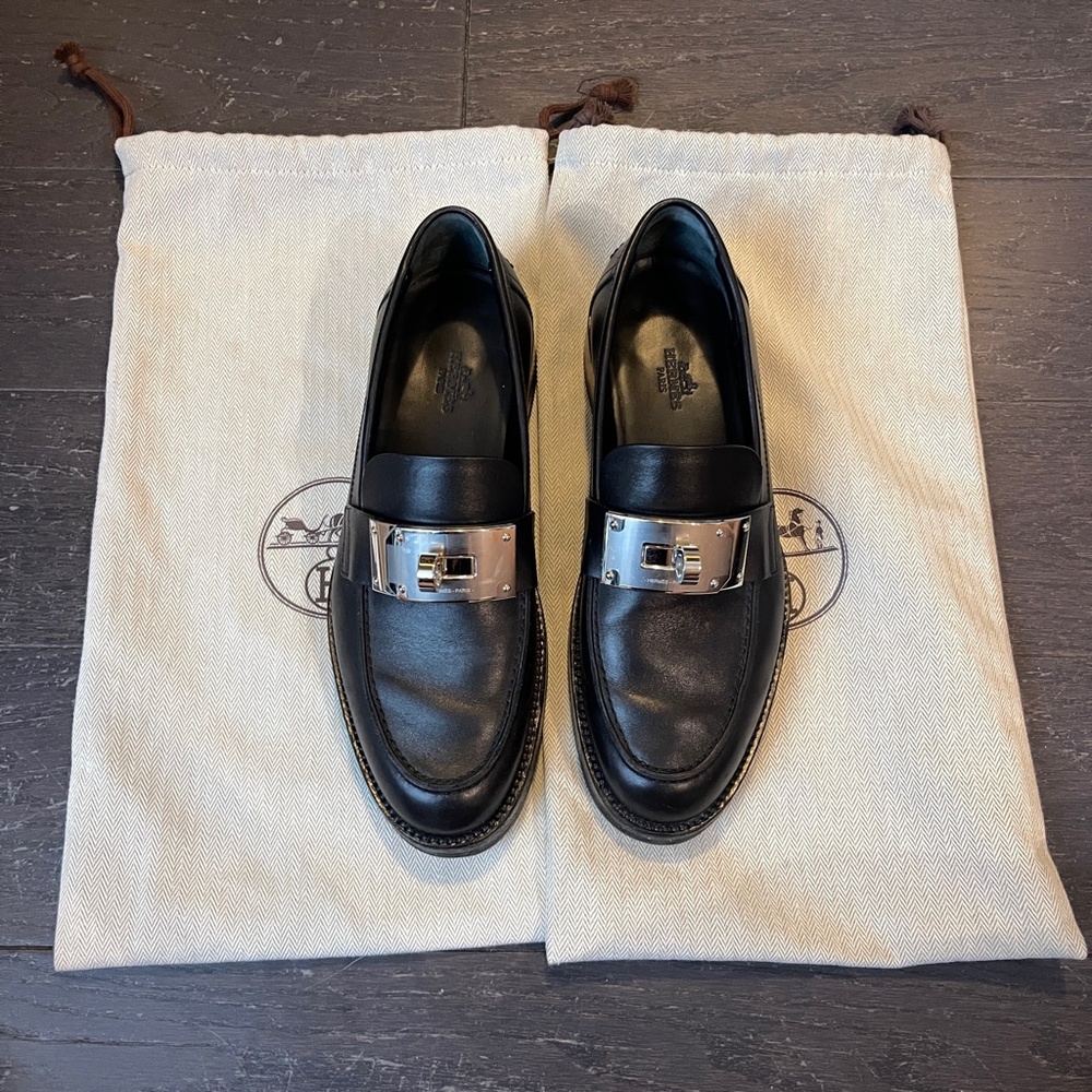Hermes Women’s Hot Loafers Black Leather with kelly metal Hardware Size 38